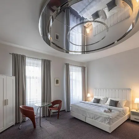 Hotel Zamecka 17