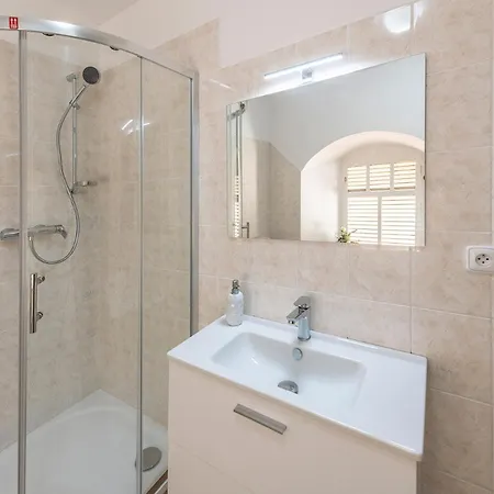 Hotel Zamecka 17 *