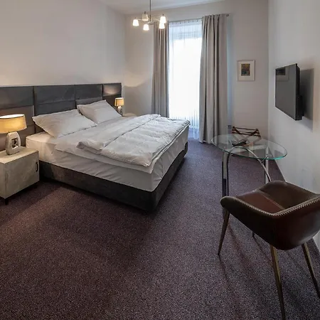 Hotel Zamecka 17 *