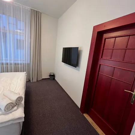 Hotel Zamecka 17 *