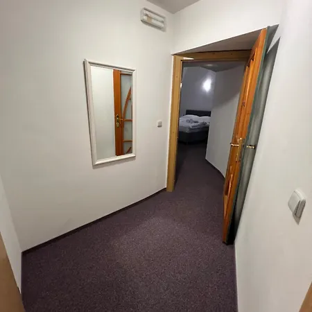 Hotel Zamecka 17 *