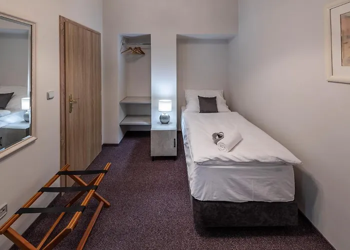 Zamecka 17 Otel Pardubice