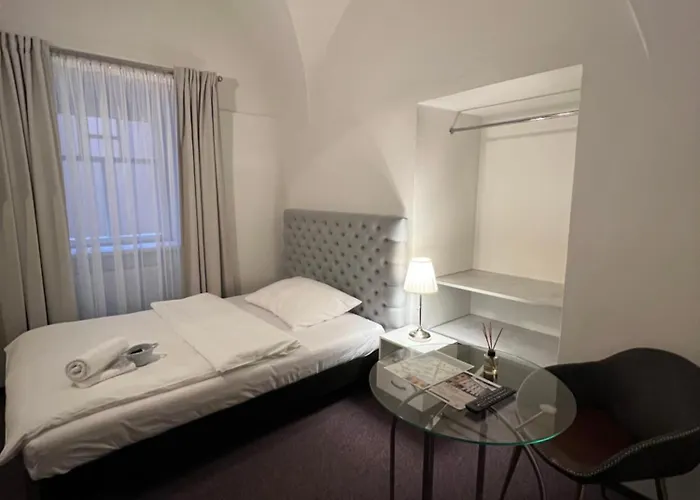 Otel Zamecka 17 Pardubice