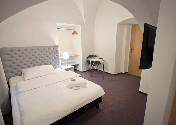 Otel Zamecka 17 Pardubice